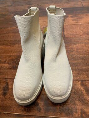 Vivaia Everly Beige Waterproof Round-Toe Chunky Platform Boots, Size 12 | 43